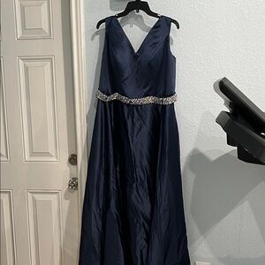 Elegant Navy Blue Evening Gown Size 16